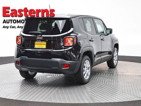 Used 2023 Jeep Renegade Latitude AWD/4WD image 5