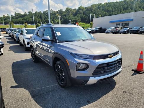 Used 2023 Chevrolet TrailBlazer LT AWD/4WD image 4