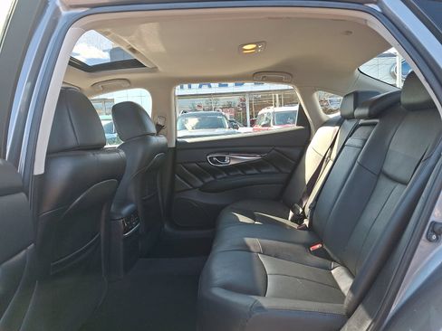 Used 2017 INFINITI Q70 L 3.7 AWD/4WD image 11