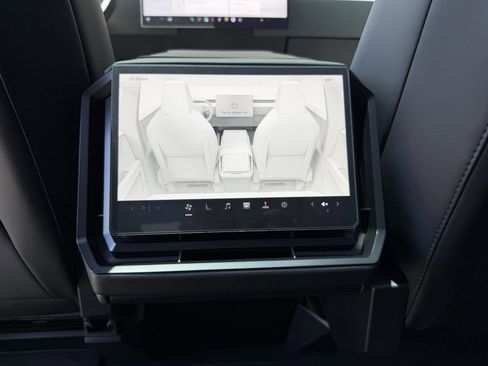 Used 2024 Tesla Cybertruck AWD Crew Cab image 44