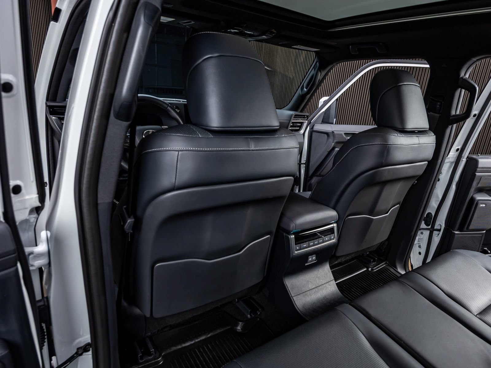 Used 2025 Lexus GX 550 w/ Accessory Package (31) AWD/4WD image 35