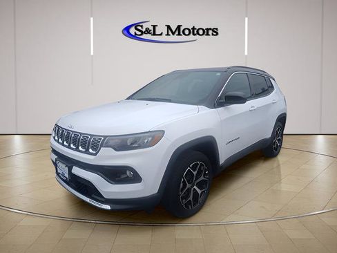 Used 2025 Jeep Compass Limited AWD/4WD image 4