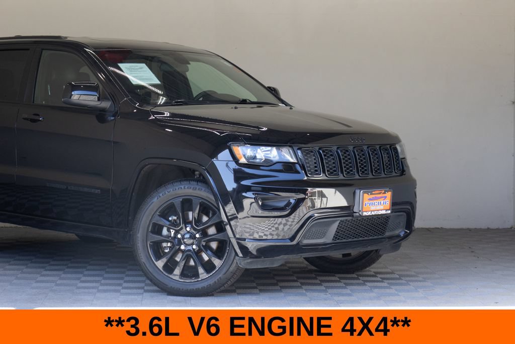 Used 2021 Jeep Grand Cherokee Laredo X AWD/4WD image 4