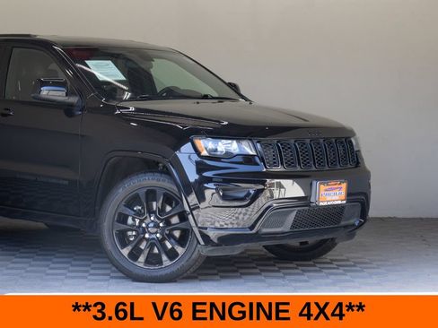 Used 2021 Jeep Grand Cherokee Laredo X AWD/4WD image 4