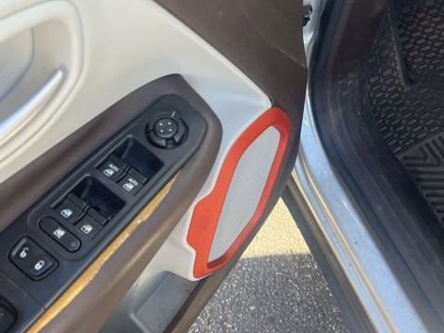 Used 2016 Jeep Renegade Limited image 7