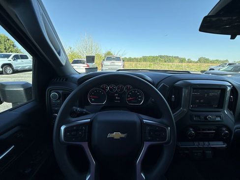 Certified 2022 Chevrolet Silverado 2500 Custom w/ Custom Convenience Package AWD/4WD image 17