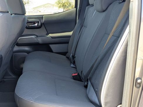 Used 2018 Toyota Tacoma TRD Sport w/ Technology Package image 14