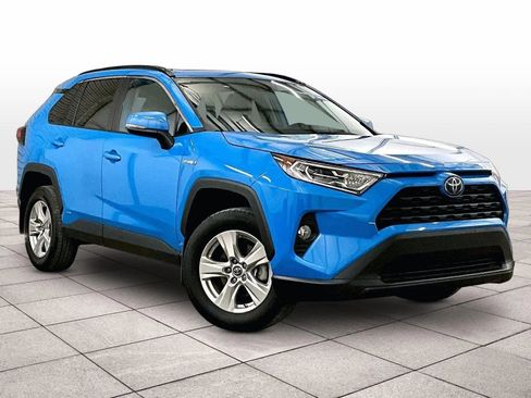 Used 2019 Toyota RAV4 XLE image 2