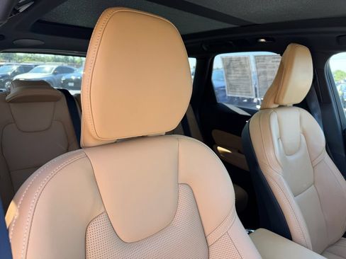 Certified 2023 Volvo XC60 B5 Ultimate w/ Climate Package AWD/4WD image 16