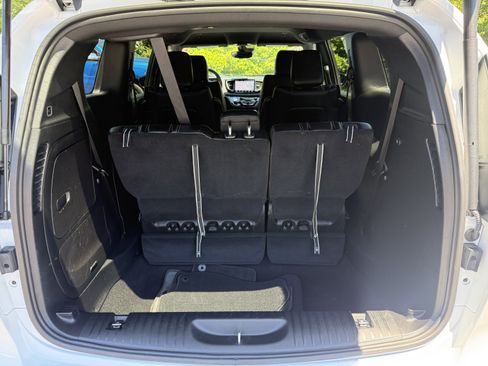 Used 2025 Chrysler Pacifica Select FWD image 18