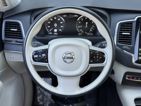 Used 2020 Volvo XC90 T6 Momentum w/ Protection Package Premier AWD/4WD image 17