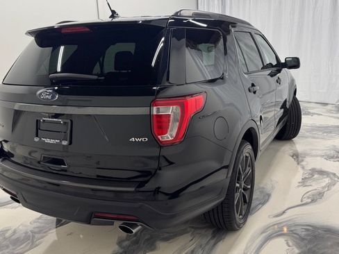 Used 2018 Ford Explorer XLT w/ Equipment Group 202A AWD/4WD image 9