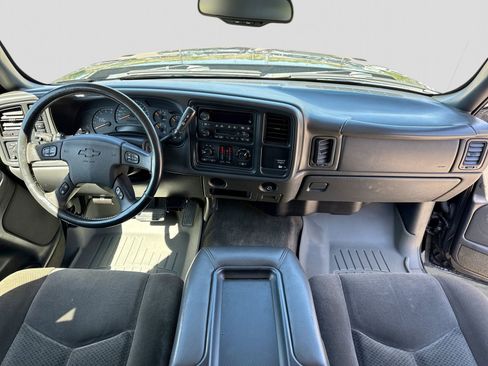 Used 2005 Chevrolet Silverado 2500 LS w/ Heavy-Duty Power Package AWD/4WD image 16