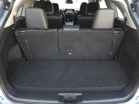 Used 2021 Toyota Highlander XLE image 35