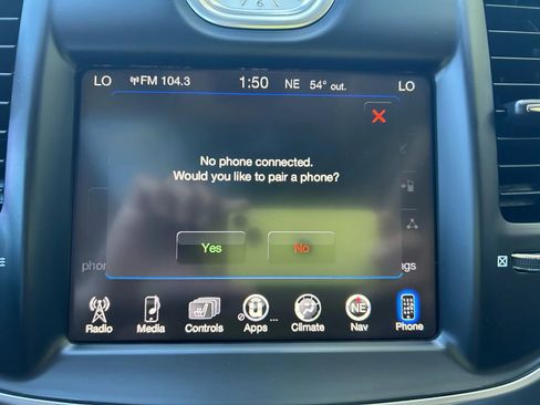 Used 2015 Chrysler 300 C image 39