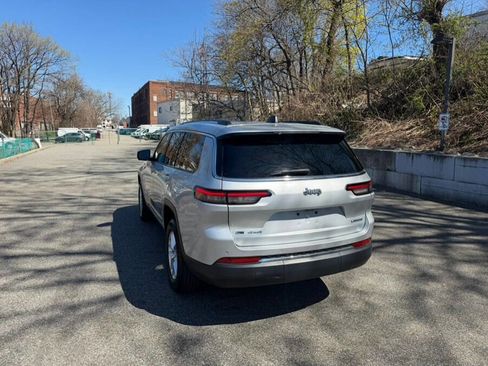 Used 2022 Jeep Grand Cherokee L Laredo w/ Luxury Tech Group I image 10