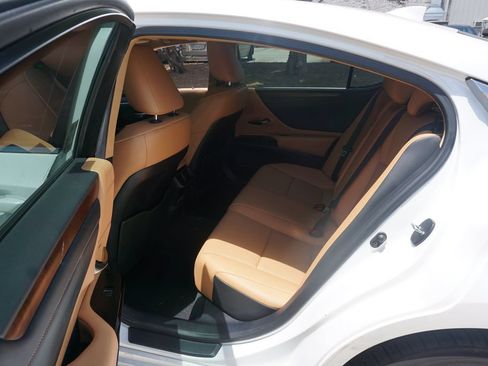 Used 2024 Lexus ES 350 w/ Premium Package FWD image 16