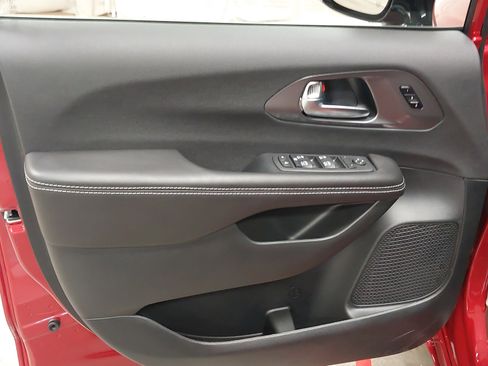 New 2026 Chrysler Pacifica Select image 24