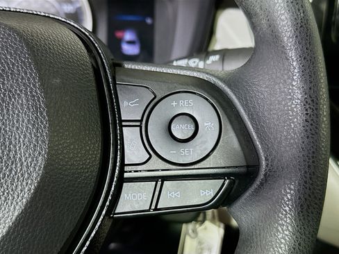 Used 2020 Toyota Corolla LE image 17