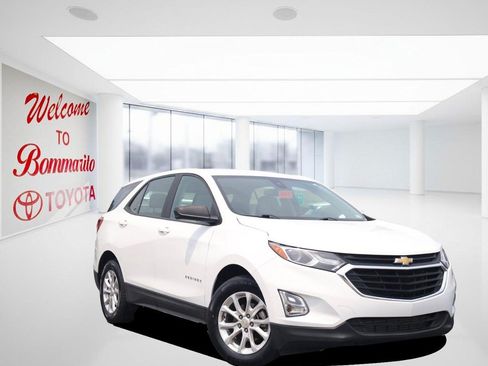 Used 2021 Chevrolet Equinox LS FWD image 2