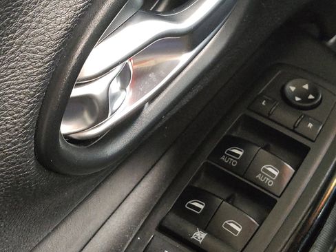 Used 2019 Jeep Cherokee Latitude Plus image 27