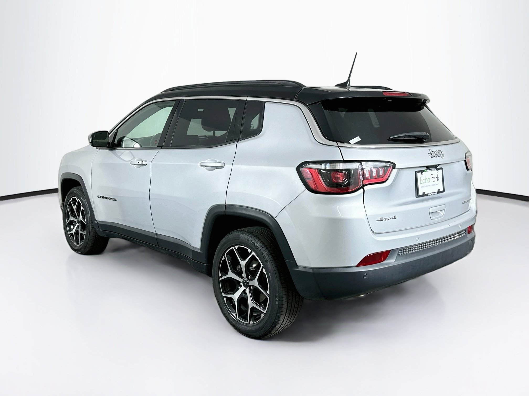Used 2025 Jeep Compass Limited AWD/4WD image 5