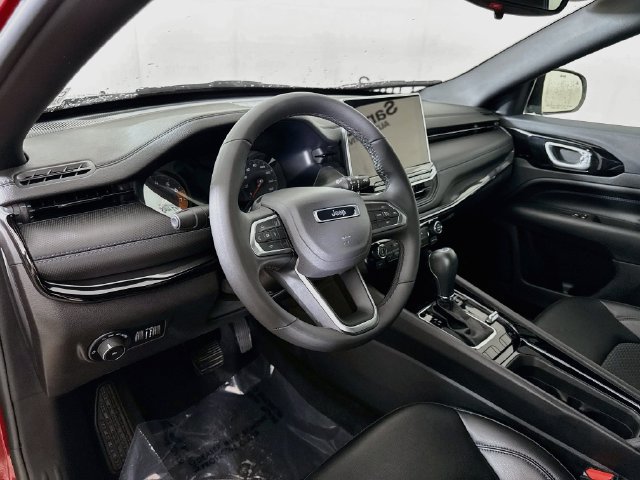 Used 2026 Jeep Compass Latitude AWD/4WD image 10