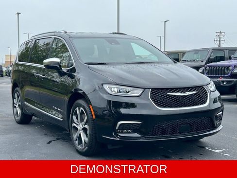 New 2026 Chrysler Pacifica Pinnacle AWD/4WD image 1