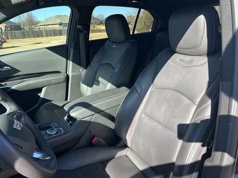 Certified 2024 Cadillac XT4 Luxury w/ Cold Weather Package image 15