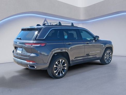Used 2025 Jeep Grand Cherokee Overland w/ Luxury Tech Group IV AWD/4WD image 5