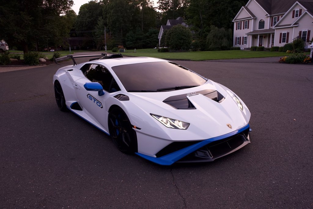 Used 2022 Lamborghini Huracan STO RWD image 7