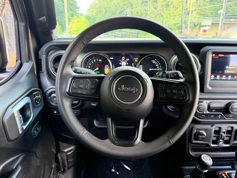 Used 2023 Jeep Wrangler Unlimited AWD/4WD image 45