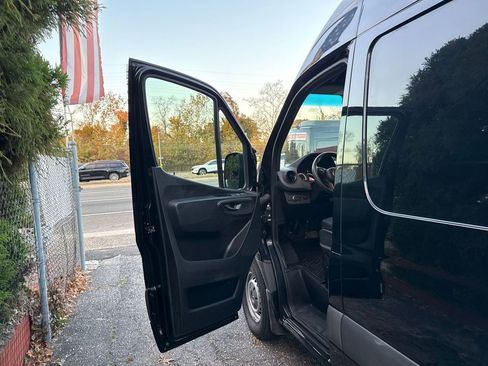 Used 2020 Mercedes-Benz Sprinter 2500 w/ Driver Convenience Package image 11