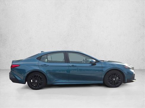 Used 2025 Toyota Camry SE FWD image 4