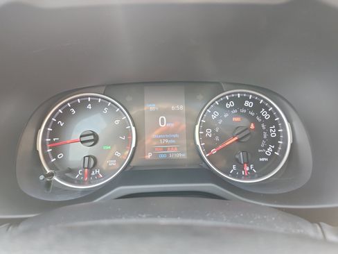 Used 2020 Toyota RAV4 XLE w/ Convenience Package AWD/4WD image 16