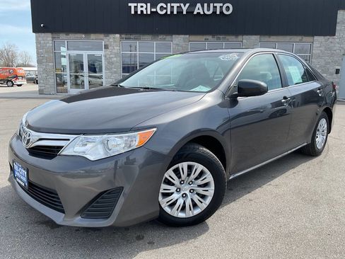Used 2012 Toyota Camry LE image 1