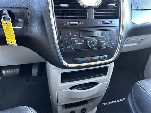 Used 2013 Chrysler Town & Country Touring image 23