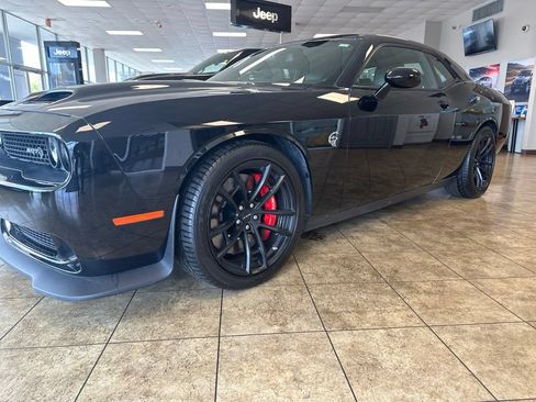 Used 2023 Dodge Challenger SRT Hellcat w/ Driver Convenience Group RWD image 1