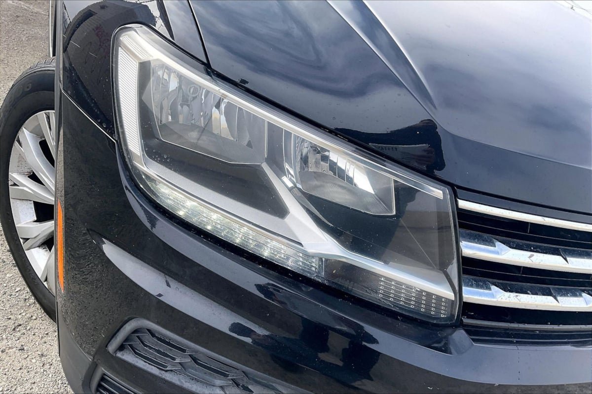 Used 2018 Volkswagen Tiguan SE w/ Panoramic Sunroof Package FWD image 30