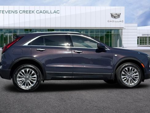 Used 2025 Cadillac XT4 Premium Luxury FWD image 2