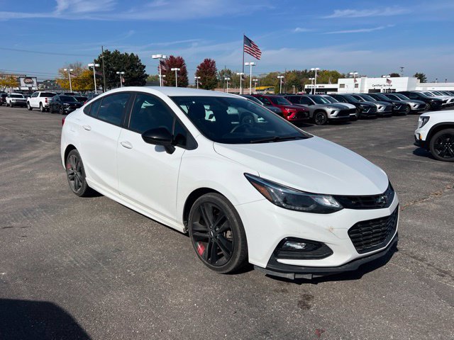 Used 2018 Chevrolet Cruze LT w/ Convenience Package FWD image 3