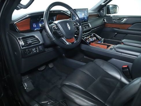 Used 2024 Lincoln Navigator Reserve image 19