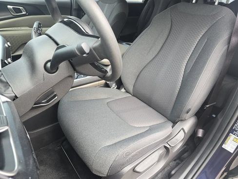 Used 2026 Kia Carnival LX FWD image 21