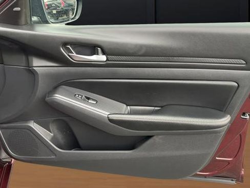 Used 2025 Nissan Altima 2.5 SV image 13