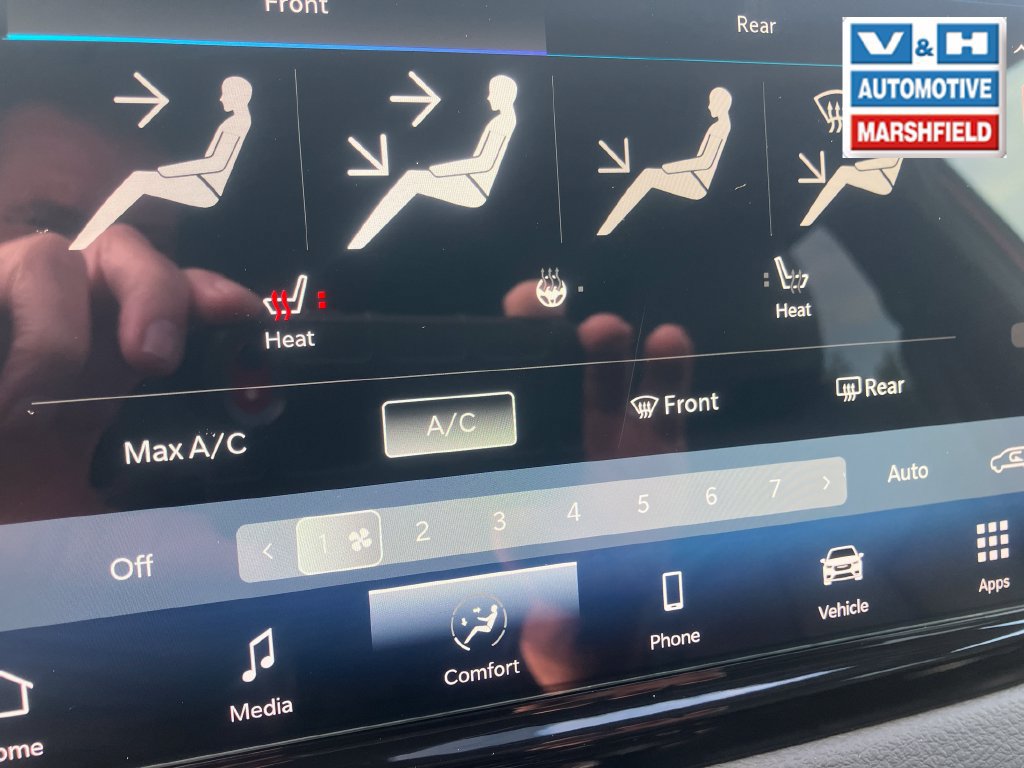 Used 2025 Chrysler Pacifica Select FWD image 11