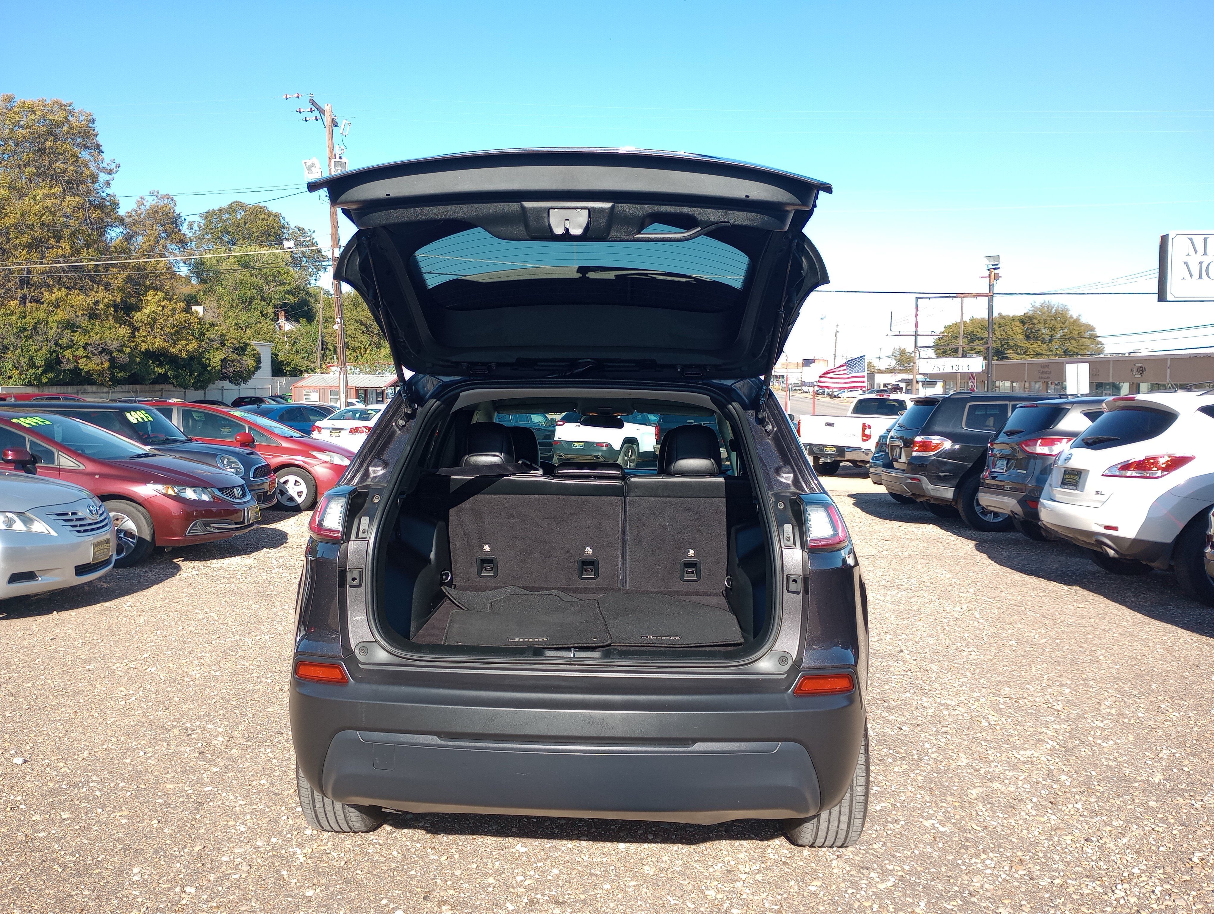 Used 2019 Jeep Cherokee Latitude Plus FWD image 12