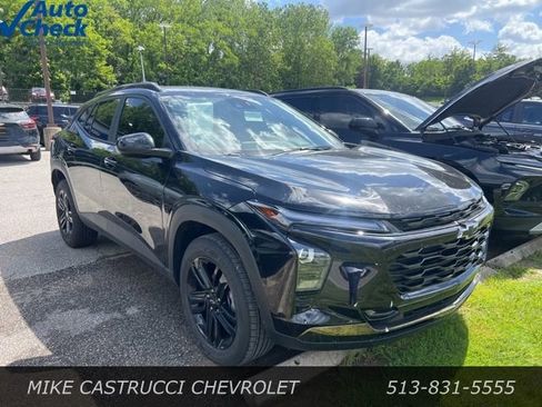 Used 2025 Chevrolet Trax ACTIV w/ Driver Confidence Package FWD image 2