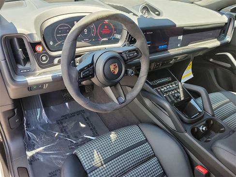 New 2026 Porsche Cayenne Coupe image 4