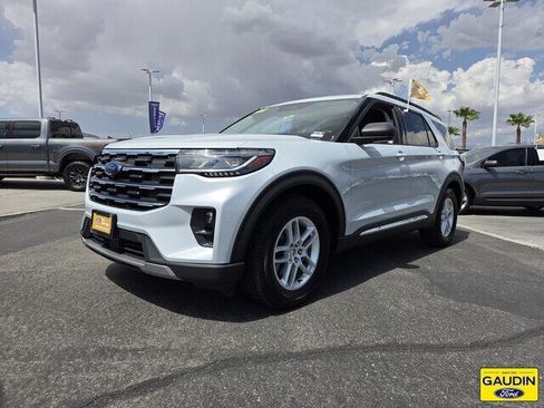 Certified 2025 Ford Explorer Active w/ Active Comfort Package RWD image 3