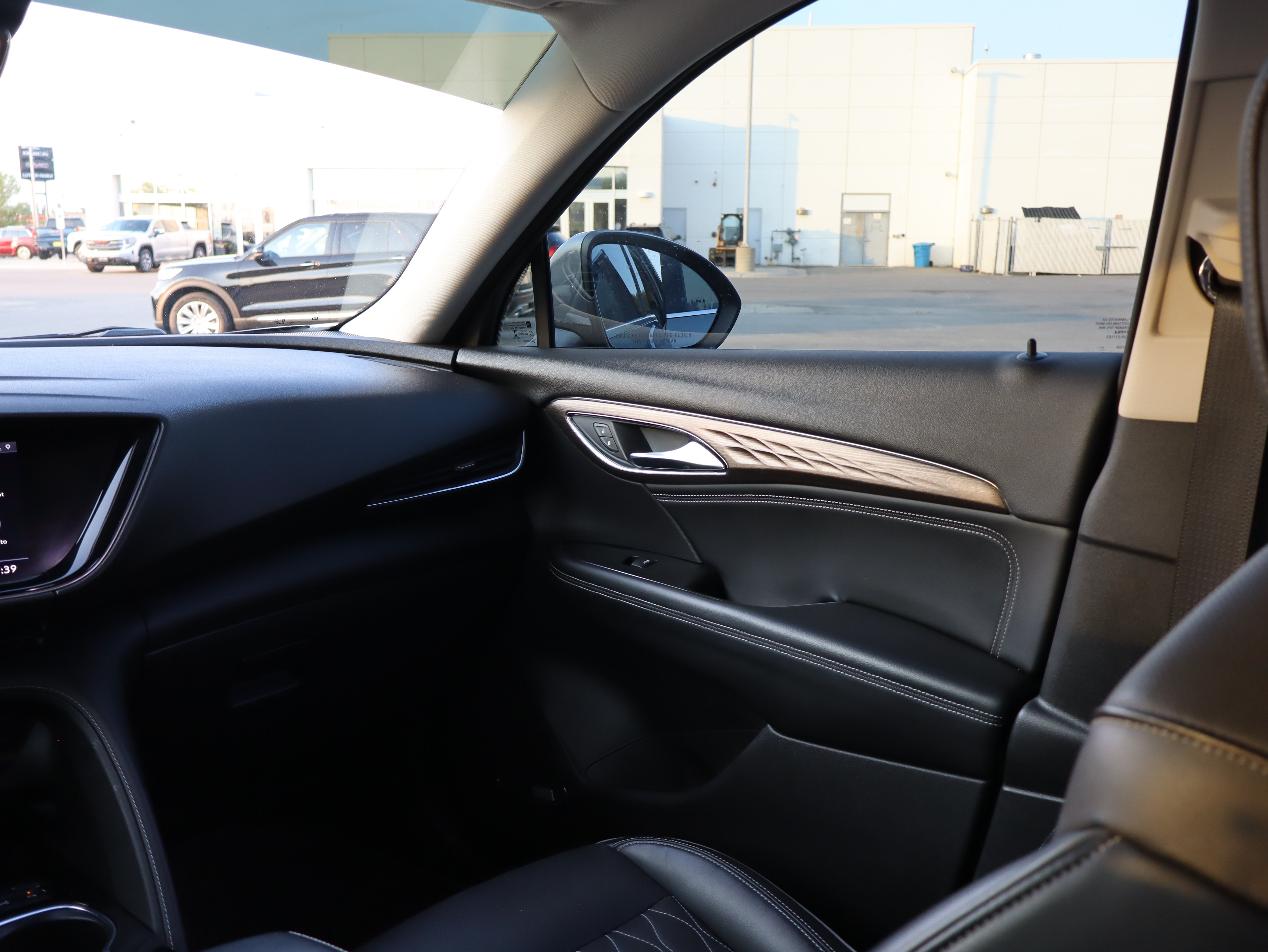 Used 2022 Buick Envision Avenir w/ Technology Package II AWD/4WD image 11
